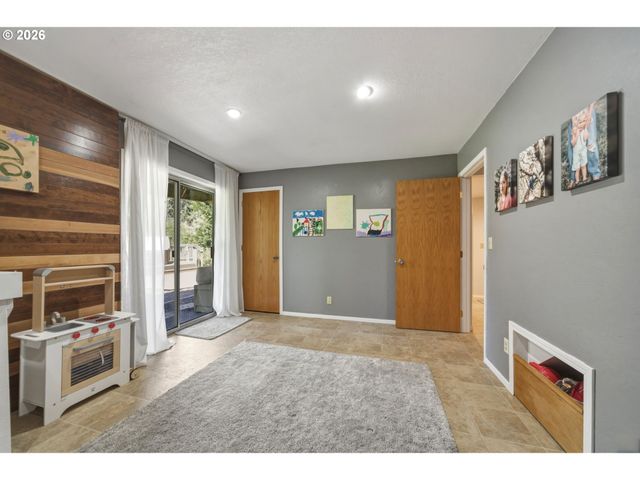 25421 Se SUNSHINE VALLEY Rd, Damascus, OR 97089