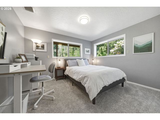 25421 Se SUNSHINE VALLEY Rd, Damascus, OR 97089