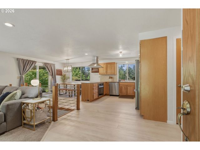 25421 Se SUNSHINE VALLEY Rd, Damascus, OR 97089