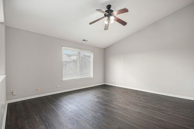 921 Parkhill Circle, Aurora, IL 60502