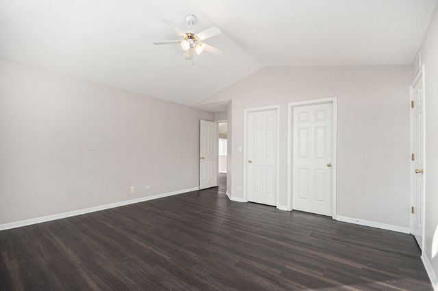 921 Parkhill Circle, Aurora, IL 60502