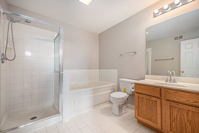 921 Parkhill Circle, Aurora, IL 60502