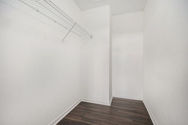 921 Parkhill Circle, Aurora, IL 60502