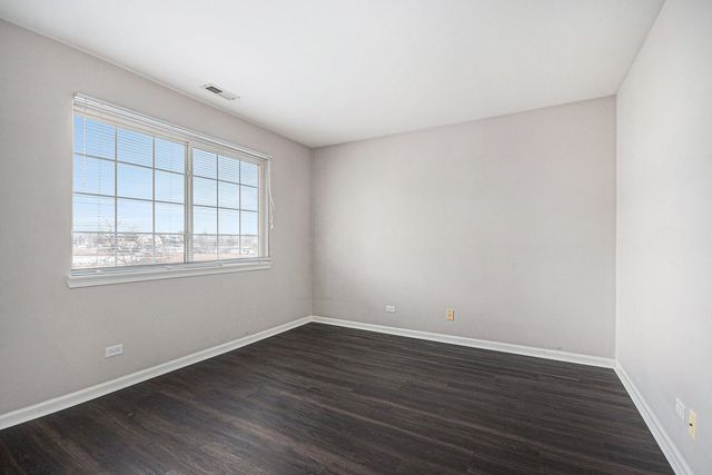 921 Parkhill Circle, Aurora, IL 60502