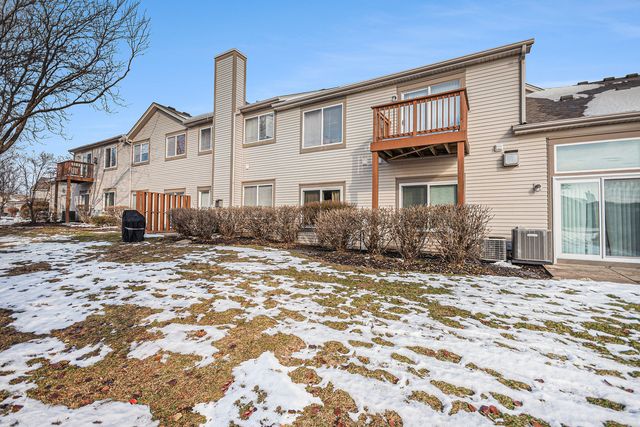 921 Parkhill Circle, Aurora, IL 60502