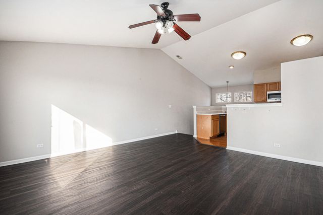 921 Parkhill Circle, Aurora, IL 60502