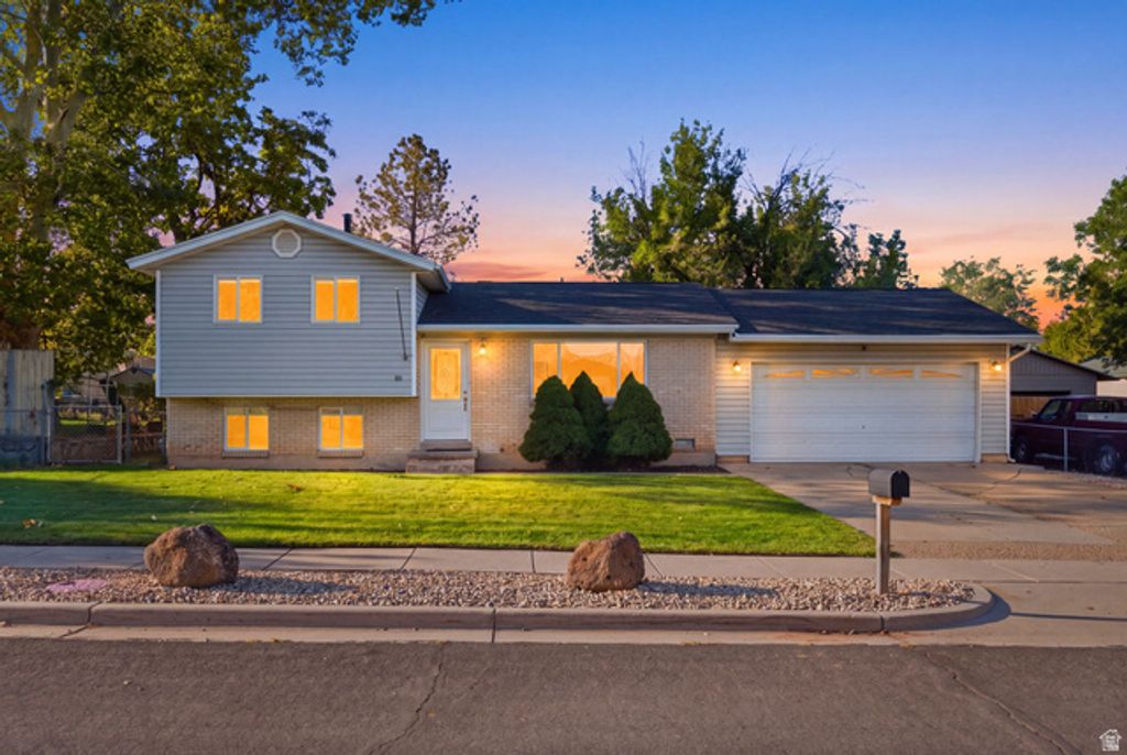 581 W 1750 N, Clinton, UT 84015 — exterior