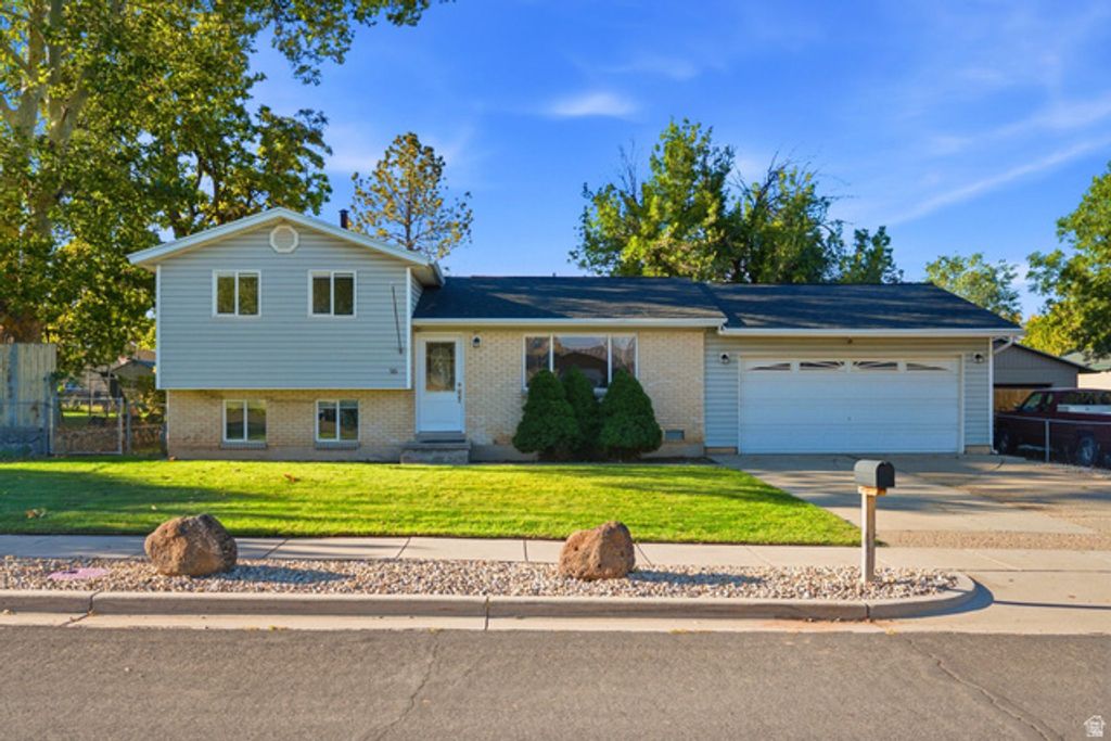 581 W 1750 N, Clinton, UT 84015 — photo 3
