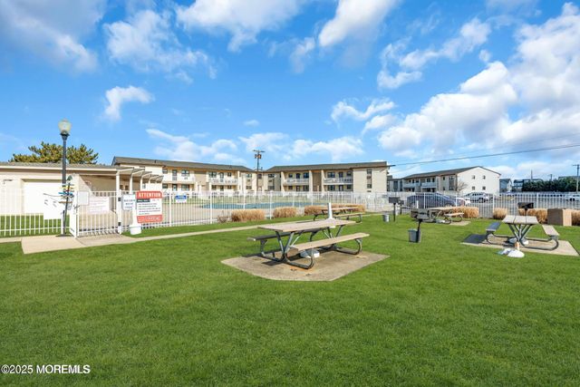 98 Wharfside Drive, Monmouth Beach, NJ 07750
