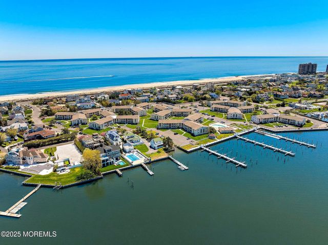 98 Wharfside Drive, Monmouth Beach, NJ 07750