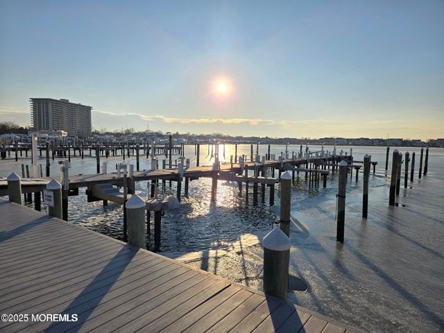 98 Wharfside Drive, Monmouth Beach, NJ 07750