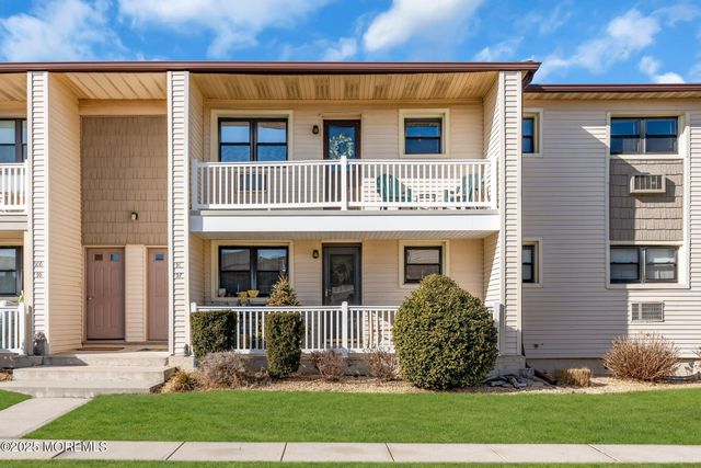 98 Wharfside Drive, Monmouth Beach, NJ 07750