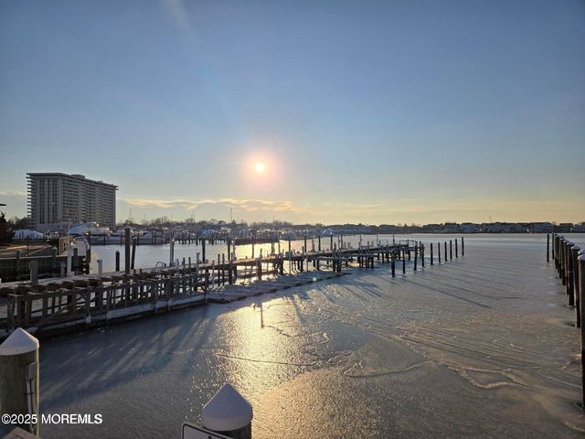 98 Wharfside Drive, Monmouth Beach, NJ 07750