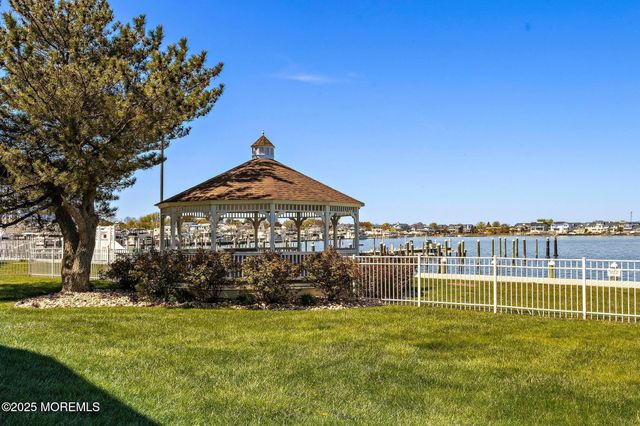 98 Wharfside Drive, Monmouth Beach, NJ 07750