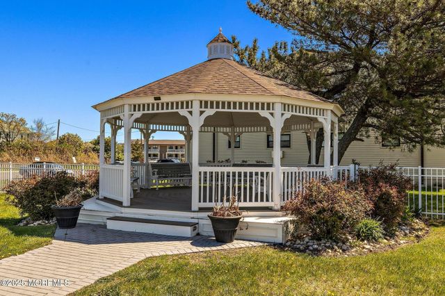 98 Wharfside Drive, Monmouth Beach, NJ 07750