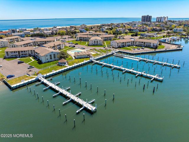 98 Wharfside Drive, Monmouth Beach, NJ 07750