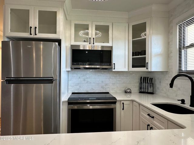 98 Wharfside Drive, Monmouth Beach, NJ 07750