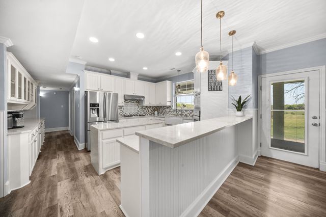 407 Locust Drive, Oak Leaf, TX 75154