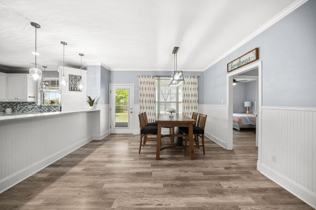 407 Locust Drive, Oak Leaf, TX 75154