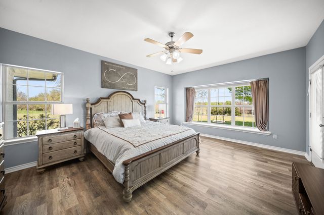 407 Locust Drive, Oak Leaf, TX 75154