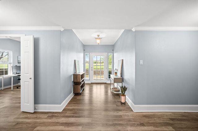 407 Locust Drive, Oak Leaf, TX 75154