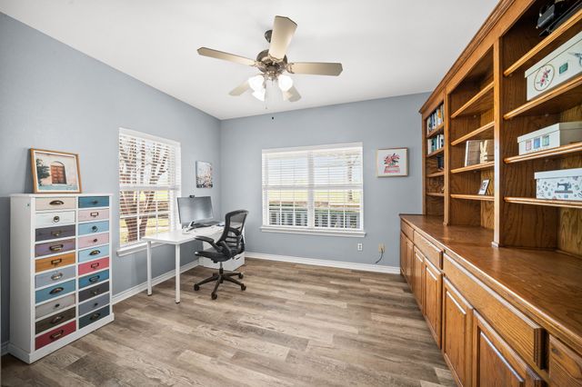 407 Locust Drive, Oak Leaf, TX 75154