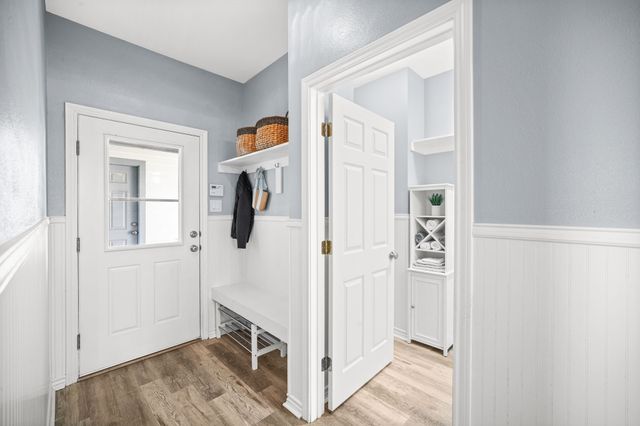 407 Locust Drive, Oak Leaf, TX 75154