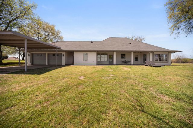407 Locust Drive, Oak Leaf, TX 75154