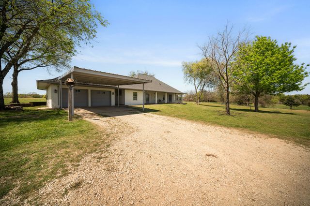 407 Locust Drive, Oak Leaf, TX 75154