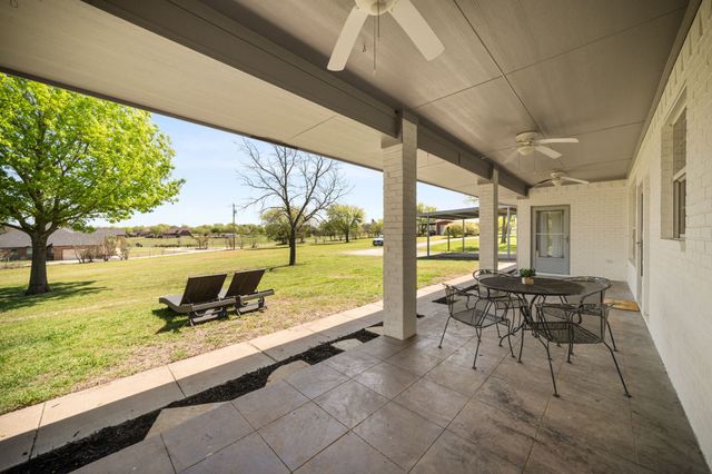 407 Locust Drive, Oak Leaf, TX 75154