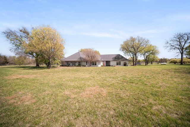 407 Locust Drive, Oak Leaf, TX 75154