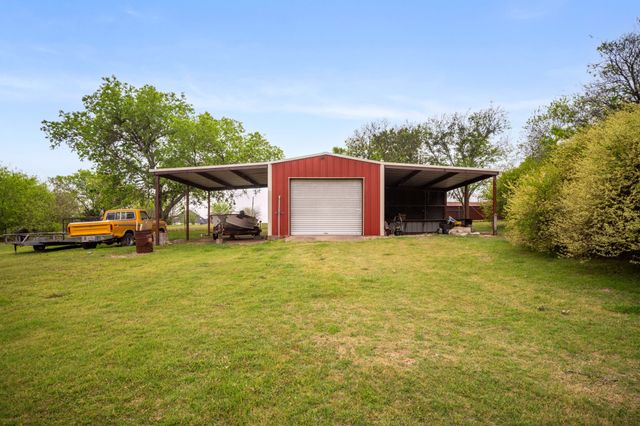 407 Locust Drive, Oak Leaf, TX 75154