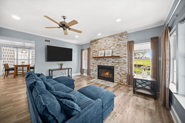 407 Locust Drive, Oak Leaf, TX 75154