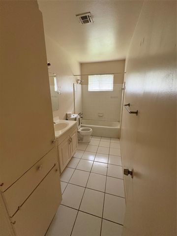 12202 Hillcroft St, Houston, TX 77035