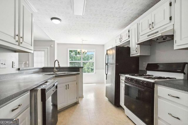 11747 Spring Lake Way, Fayetteville, GA 30215