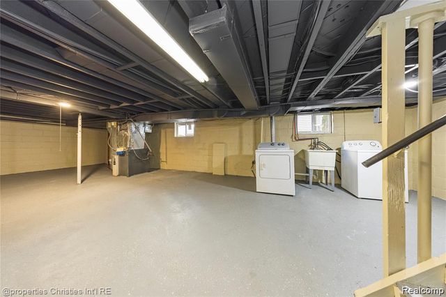 421 W Troy Street A, Ferndale, MI 48220