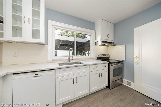 421 W Troy Street A, Ferndale, MI 48220