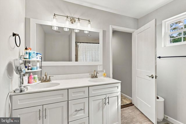 52 STATION AVE, Franklinville, NJ 08322