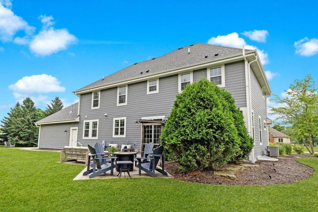 W245N7230 Stonefield DRIVE, Sussex, WI 53089
