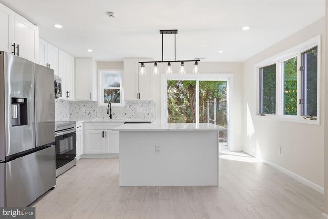 4421 ROSELYN LN, Bensalem, PA 19020