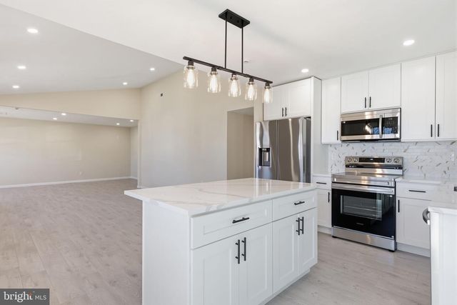 4421 ROSELYN LN, Bensalem, PA 19020