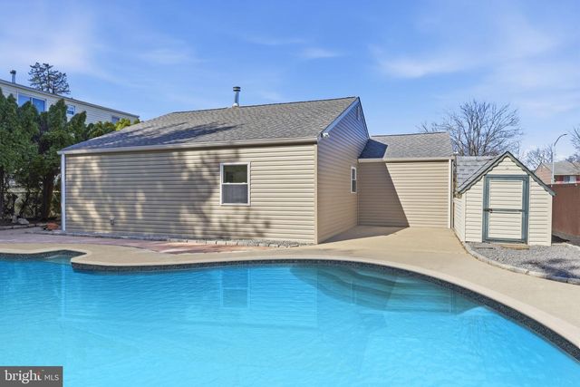 4421 ROSELYN LN, Bensalem, PA 19020