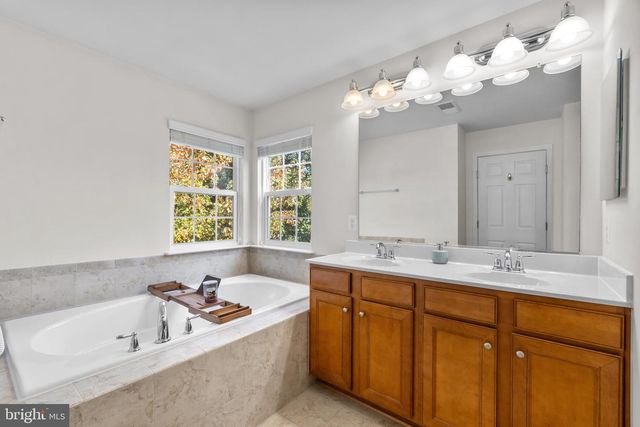 5336 DAYBREAK LN, Woodbridge, VA 22193