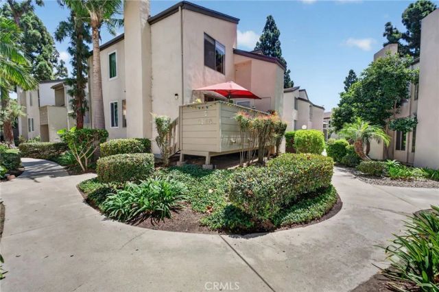 1270 Cabrillo Park Drive D, Santa Ana, CA 92701