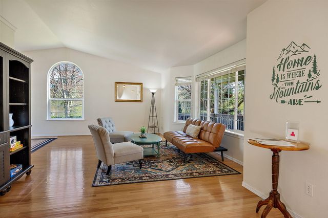 168 Allman Way, Grants Pass, OR 97526