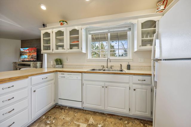 168 Allman Way, Grants Pass, OR 97526