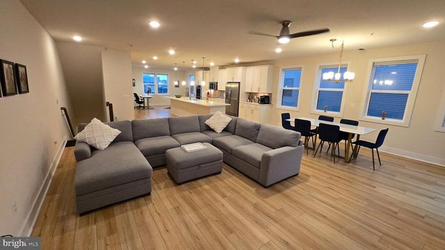 44768 TIVERTON SQ, Ashburn, VA 20147