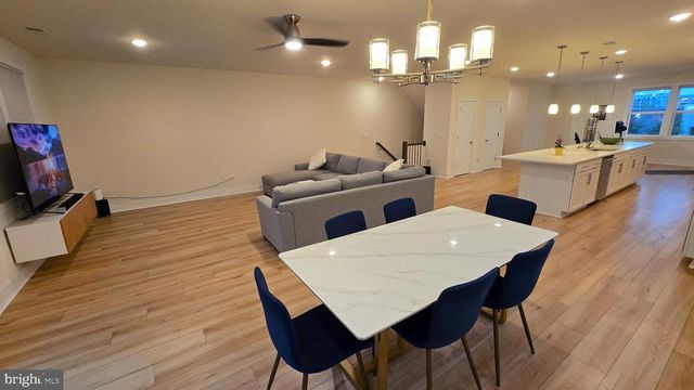 44768 TIVERTON SQ, Ashburn, VA 20147