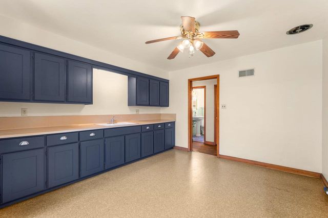 5653 N Milwaukee River PARKWAY, Glendale, WI 53209
