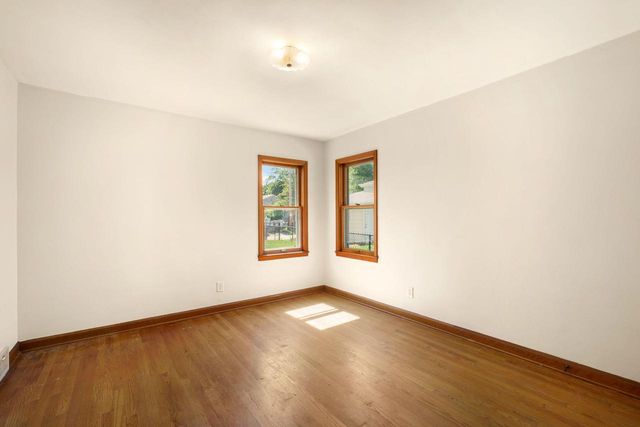 5653 N Milwaukee River PARKWAY, Glendale, WI 53209